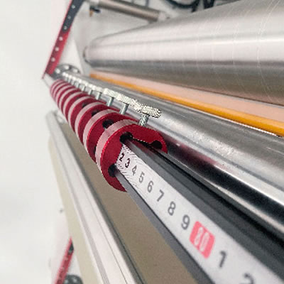 LYS-K Rollenschneider/ Schneidemaschine für unterschiedliches Spannfutter, Höchstgeschwindigkeit 600m/min.