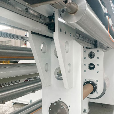 LYS-K Rollenschneider/ Schneidemaschine für unterschiedliches Spannfutter, Höchstgeschwindigkeit 600m/min.