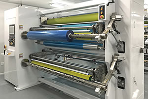 LFT738 Schneide-, Schäl- und Klebemaschine für optische Schutzfilme