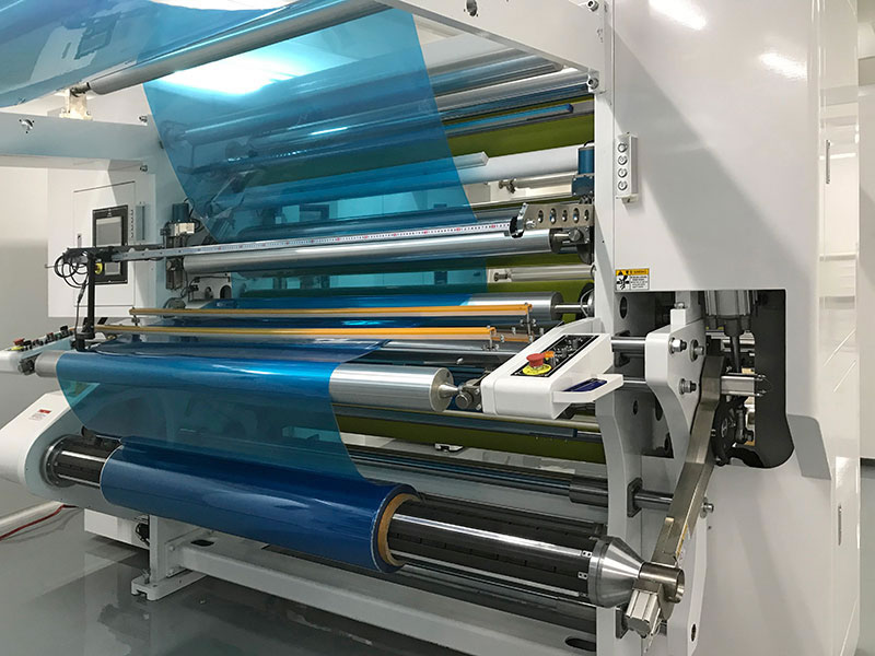 LFT738 Schneide-, Schäl- und Klebemaschine für optische Schutzfilme