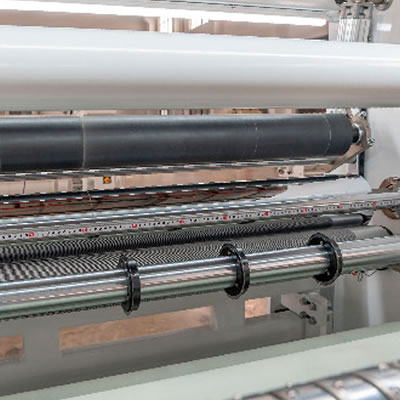 LYB316 Vertikaler Rollenschneider und Aufwickler